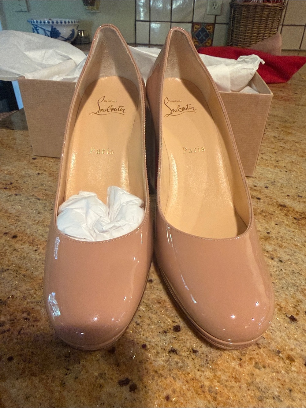 Never worn Louboutin 7.5 nude heels - Picture 5 of 8